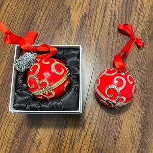 Set of 2 Pandora Red Rockettes Christmas Spectacular Ornaments 2017 Balls Hinged